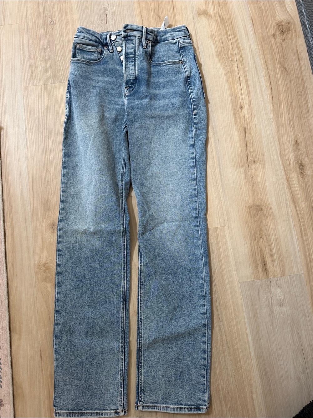 Good American Straight-Leg Jeans in Light Blue Wash